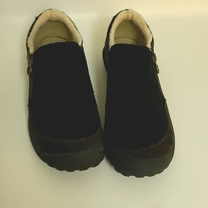 Shoes by Jambu. Brown and black  James. With fuzzy warm lining with memory foam.